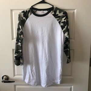 Men’s camouflage baseball tee